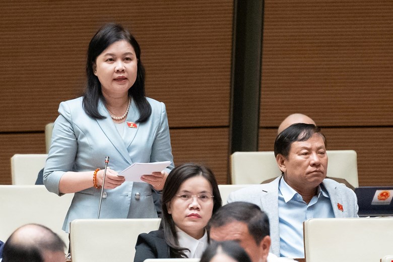 Đại biểu Nguyễn Phương Thủy phát biểu. Ảnh: Phạm Thắng