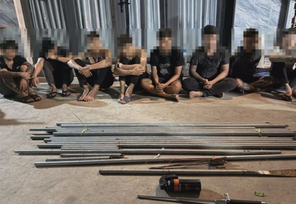 Công an TP Biên Hòa bắt nhóm đối tượng chuẩn bị hung khí đi giải quyết mâu thuẫn. (Ảnh trong bài: Nam - Anh)
