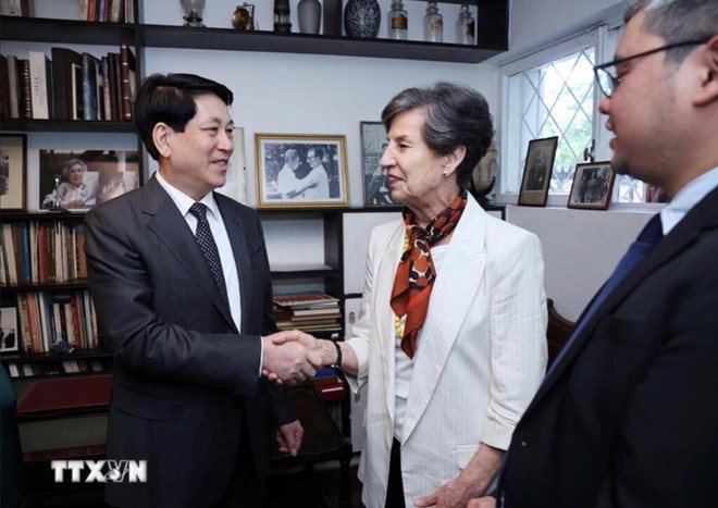 Chủ tịch nước thăm nhà riêng cố Tổng thống Chile Allende