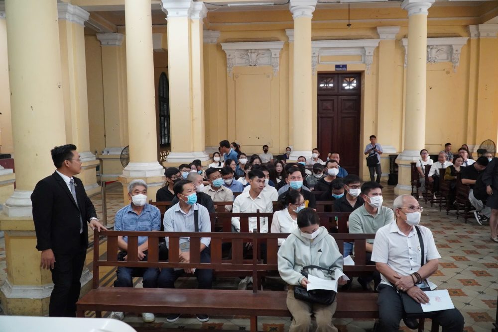 Một số bị cáo tại ngoại và những người liên quan cũng được triệu tập đến tòa. Ảnh: Anh Tú