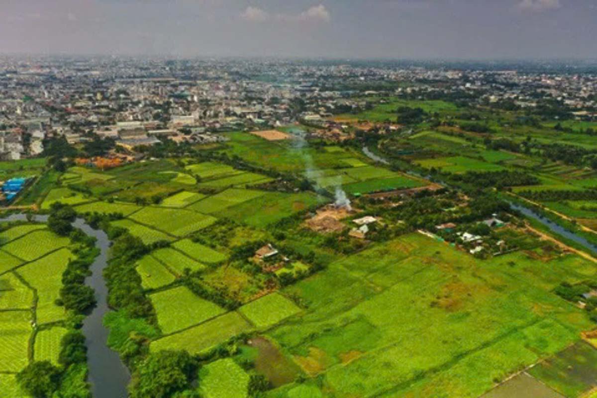 Nhìn từ trên cao, khu đất chủ yếu là đất nông nghiệp hoặc đất của người dân cho thuê trồng trọt nông nghiệp. Ảnh: Anh Tú