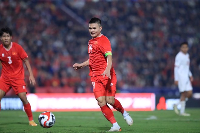 Tuyển Việt Nam vẫn chưa có vé sớm vào bán kết ASEAN Cup 2024. Ảnh: Minh Dân
