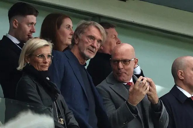 Sir Jim Ratcliffe đang tính toán rất kĩ về khoản thu chi của Man United. Ảnh: AFP