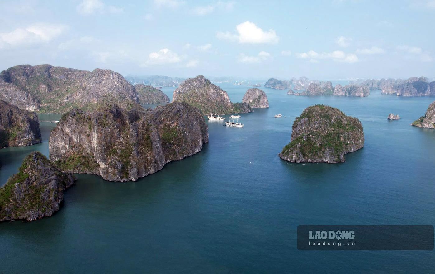 Vịnh Hạ Long nhìn từ trên cao. Ảnh: Nguyễn Hùng