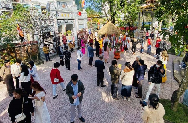 Đầu năm, người Huế đi chùa cầu an