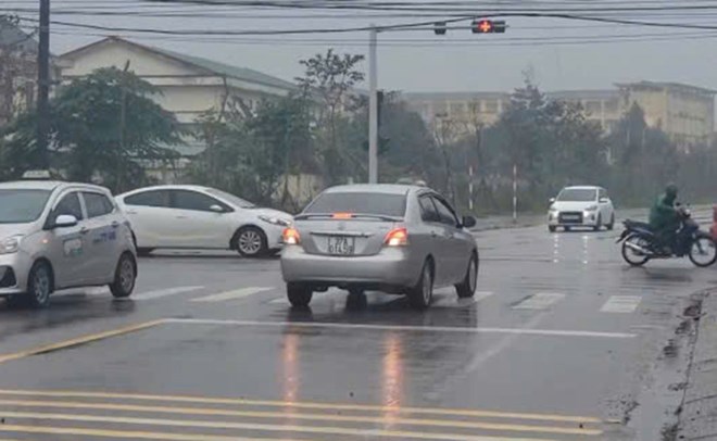 Tín hiệu đèn giao thông bị lỗi gây lúng túng cho tài xế