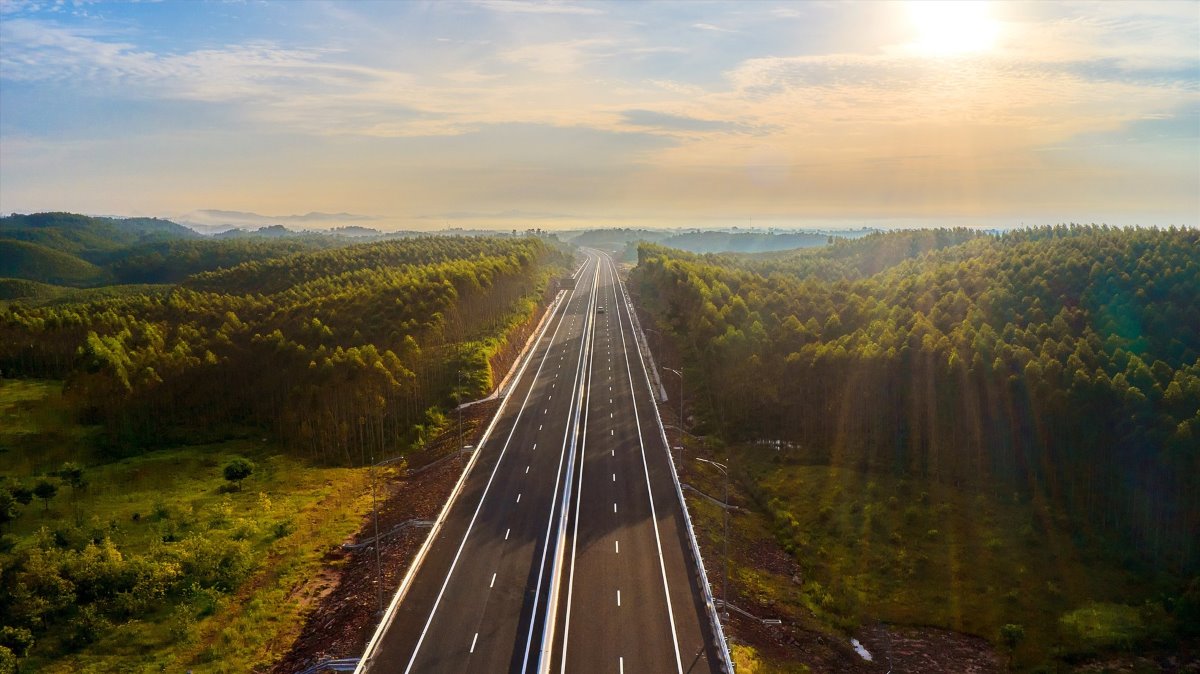 Trục cao tốc dài hơn 176km của Quảng Ninh đến nay vẫn chưa có trạm dừng chân nào. Ảnh: Nguyễn Hùng