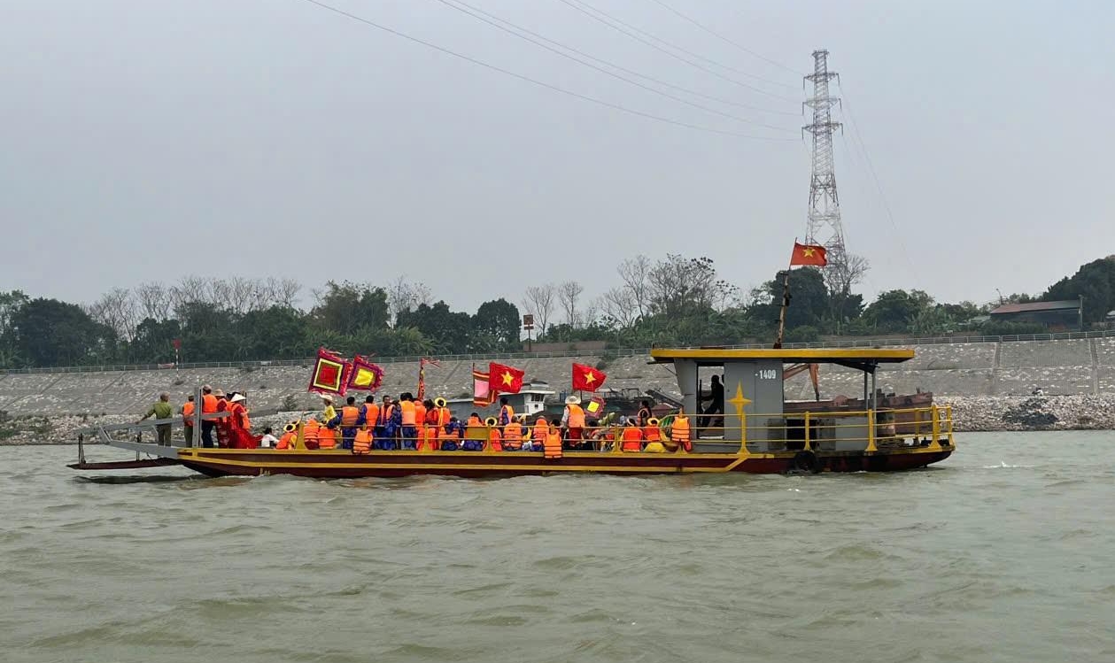 bao dam an toan cac le hoi dau nam tren song hong song duong hinh 1