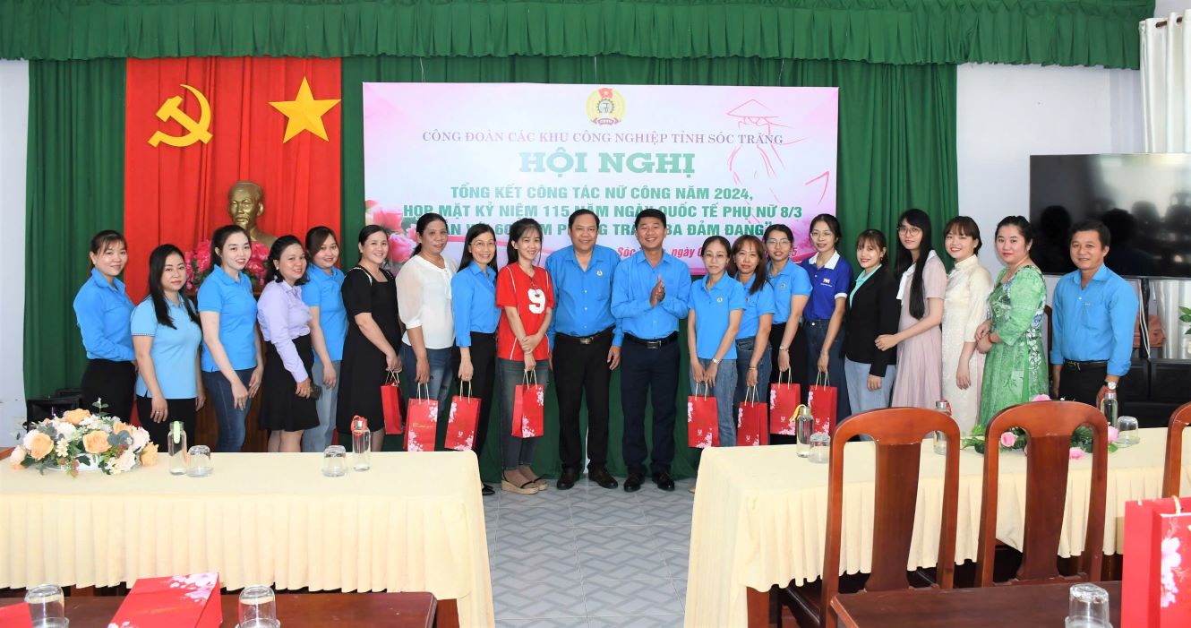 Công đoàn Các KCN tỉnh Sóc Trăng họp mặt nữ cán bộ công đoàn cơ sở trực thuộc. Ảnh: Phương Anh