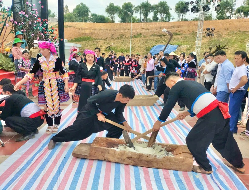 chuoi hoat dong dac sac tai le hoi putaleng huyen tam duong lan thu ii hinh 2