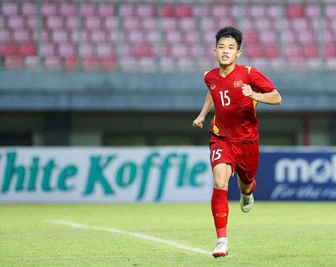 Ông Kim Sang-sik vơi nỗi lo về chấn thương của Đình Bắc