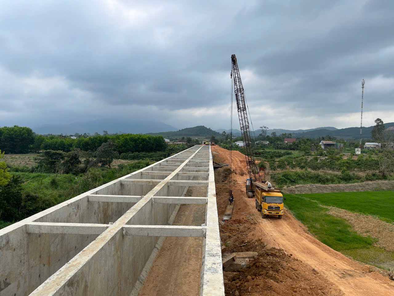 Người dân ở địa bàn huyện Ea Kar và Krông Pắc đang chờ nước từ dự án dẫn về. Ảnh: Bảo Trung
