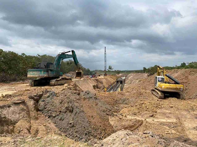 Thiếu nước ở vùng dự án thủy lợi hơn 4.400 tỉ đồng