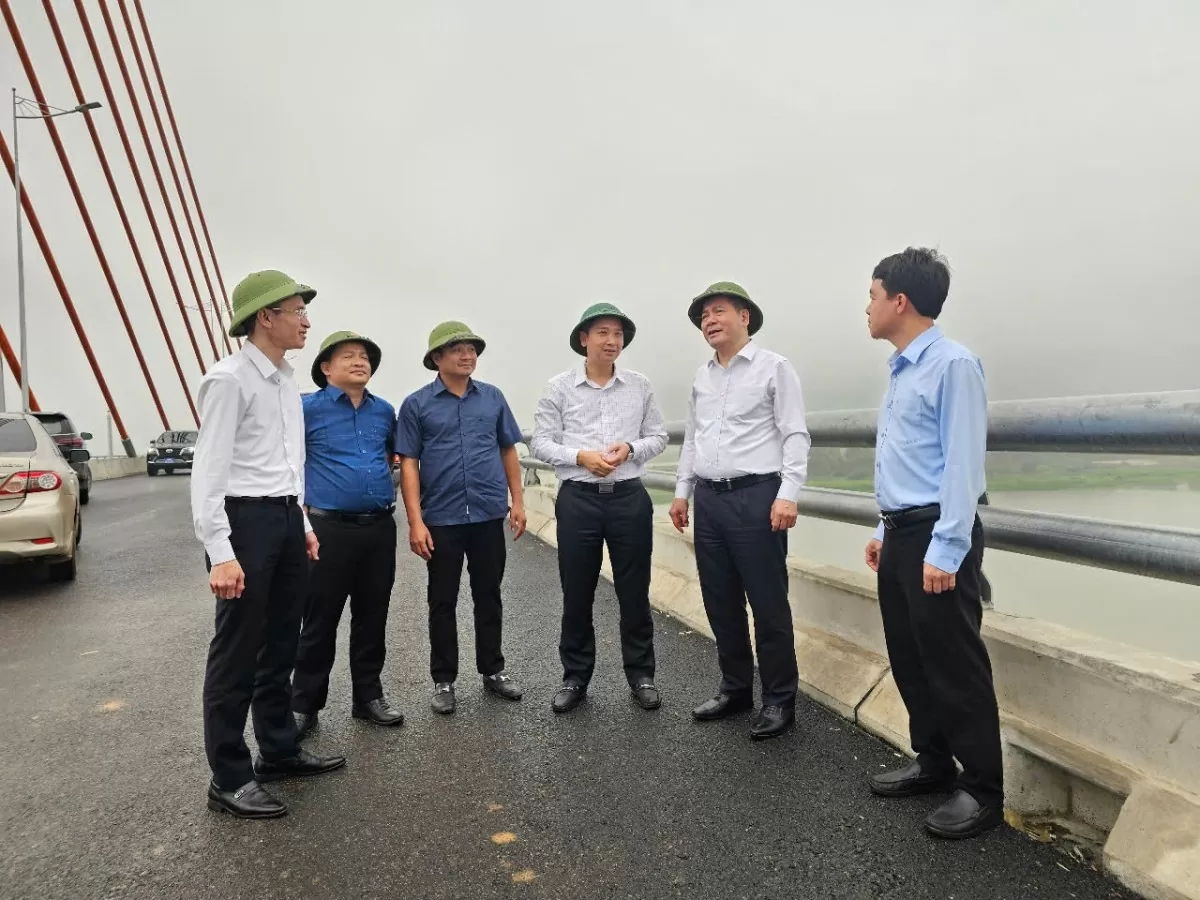 Bộ trưởng Nguyễn Hồng Diên làm việc với tỉnh Bắc Giang về giải pháp thúc đẩy phát triển Bộ trưởng Nguyễn Hồng Diên làm việc với tỉnh Bắc Giang về giải pháp thúc đẩy phát triển