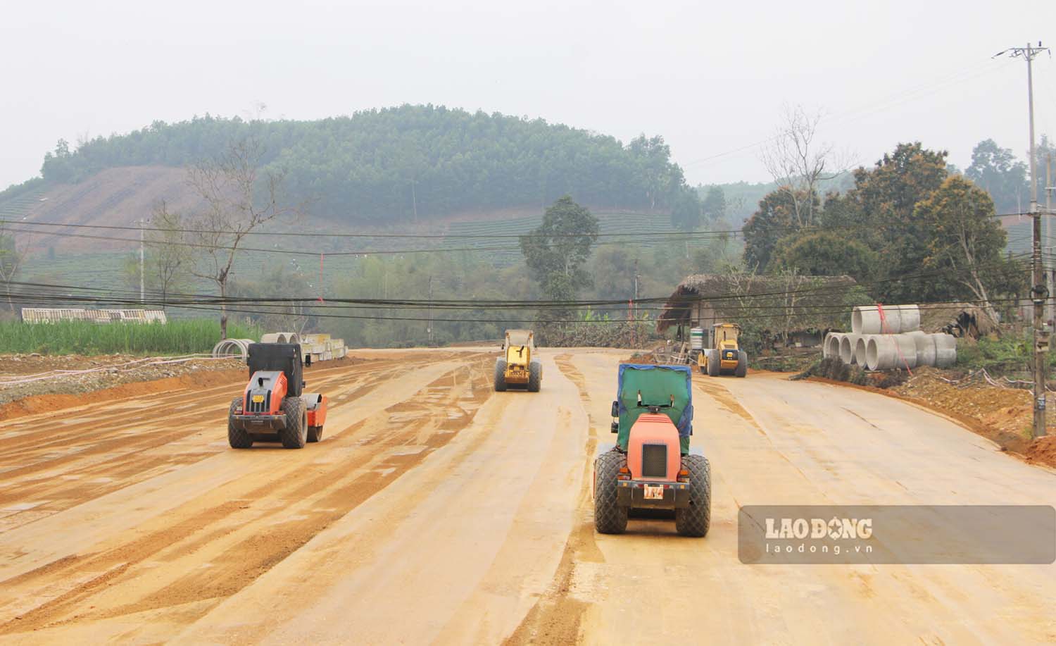 Tiến độ thi công dự án cao tốc Tuyên Quang - Hà Giang bị ảnh hưởng do công tác giải phóng mặt bằng, tái định cư chậm. Ảnh: Việt Bắc.