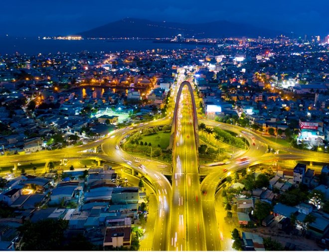 Thành phố Đà Nẵng sầm uất nhìn từ trên cao. Ảnh: Nguyên Thi