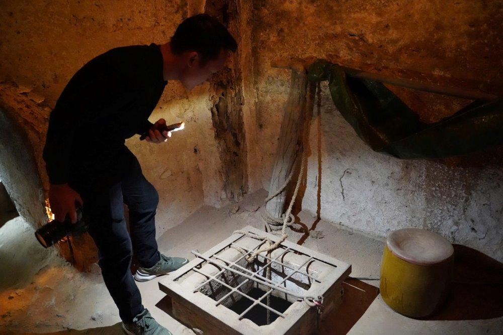 Một giếng nước sinh hoạt nằm bên dưới địa đạo. Ảnh: Anh Tú
