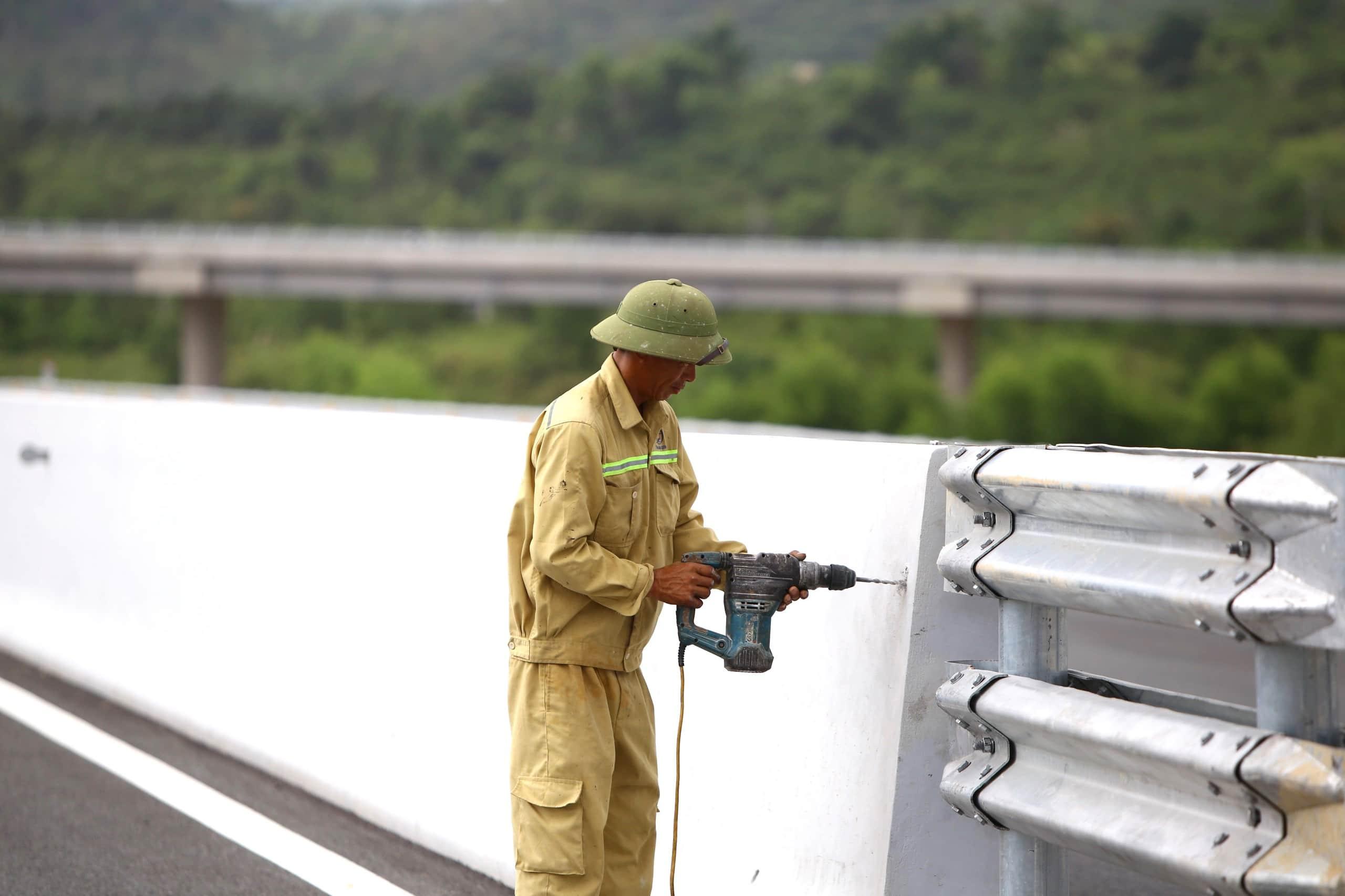 Cao tốc Vân Phong - Nha Trang sẵn sàng cho ngày thông xe.