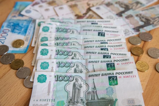 Đồng Rúp Nga bất ngờ lội ngược dòng, vượt giá vàng, bỏ xa USD
