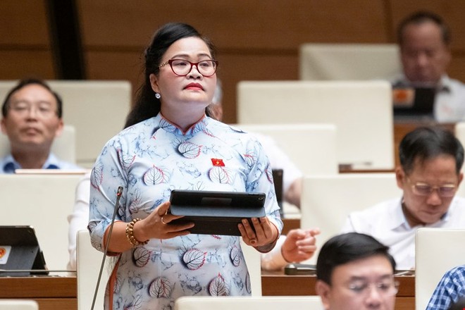 Đại biểu Nguyễn Thị Sửu (đoàn Thừa Thiên Huế) phát biểu thảo luận