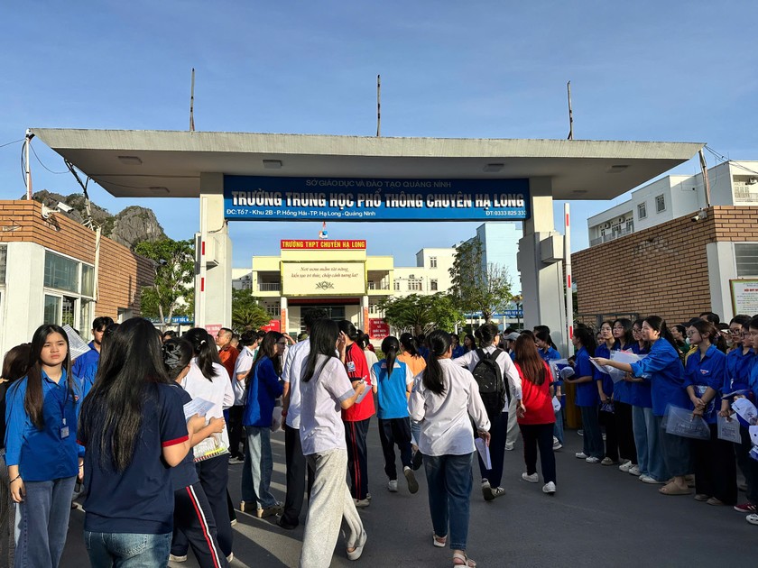 Đa phần các thí sinh đều có chung nhận định đề thi môn chuyên có kiến thức ở mức độ vận dụng và vận dụng cao, đảm bảo tính phân loại học sinh.