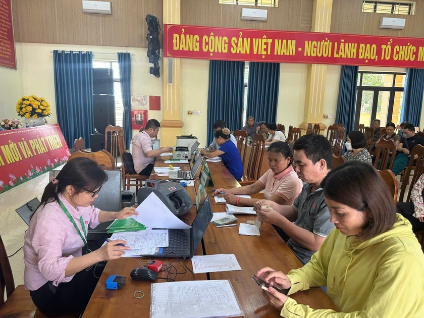 NHCSXH khẩn trương giải ngân tại các Điểm giao dịch xã.