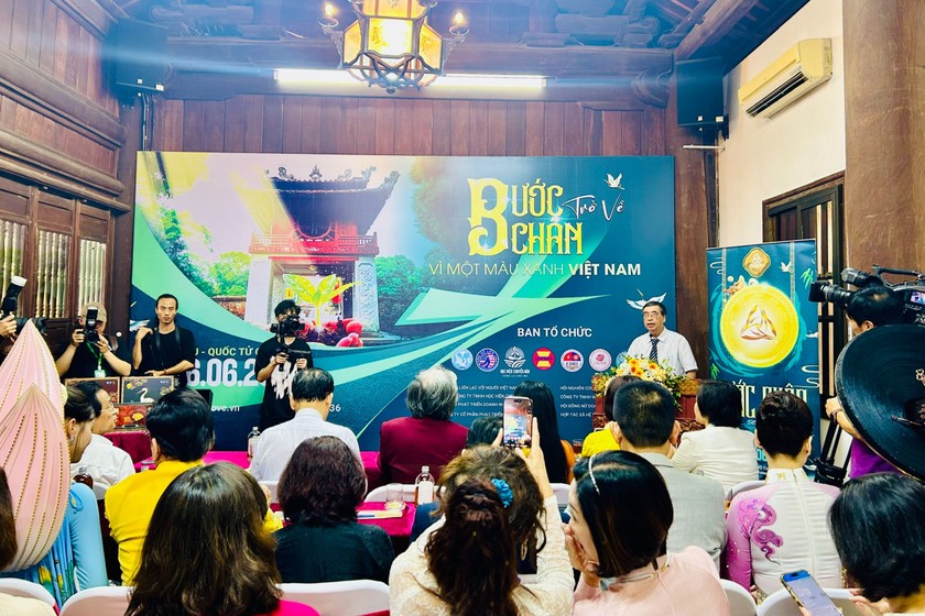 "Bước chân trở về" không chỉ là hành trình gợi nhắc về cội nguồn, mà còn là nền tảng cho các sáng kiến dài hạn vì cộng đồng như phủ xanh đất trống (ảnh B.C).