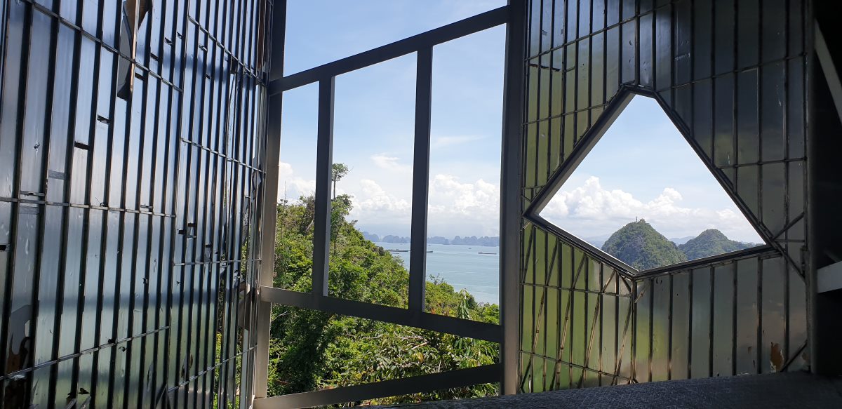 Công trình bị bão Yagi tàn phá nặng nề. Ảnh: Nguyễn Hùng