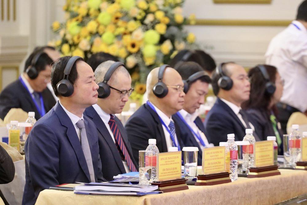 Các đại biểu tham gia H