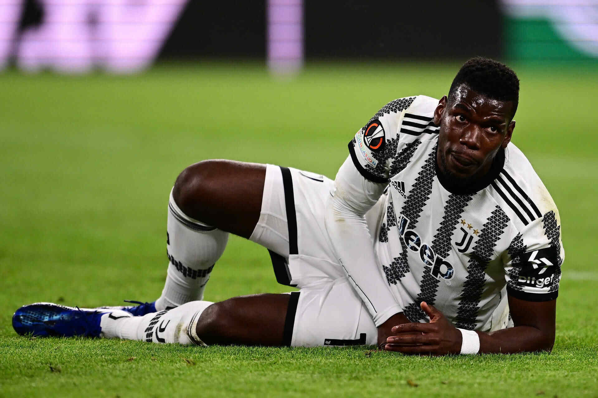 Vẫn còn đủ thời gian để Pogba cứu vãn sự nghiệp của mình.  Ảnh: AFP
