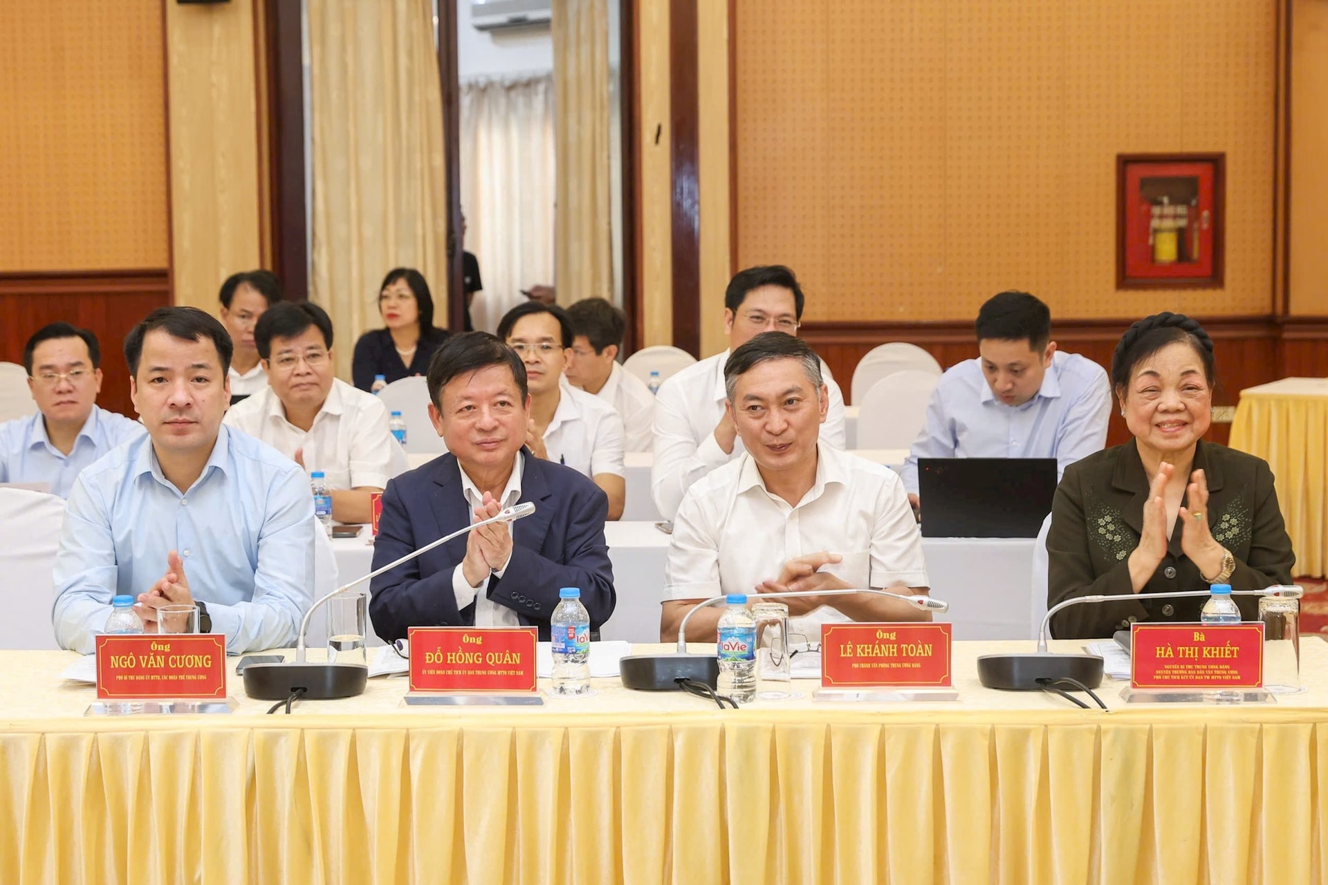 Các đại biểu dự hội nghị.