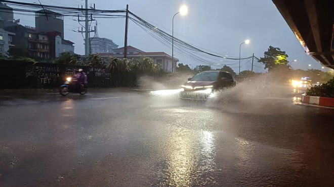 Bão giật cấp 10 sắp vào Biển Đông, Hà Nội lên kịch bản ứng phó