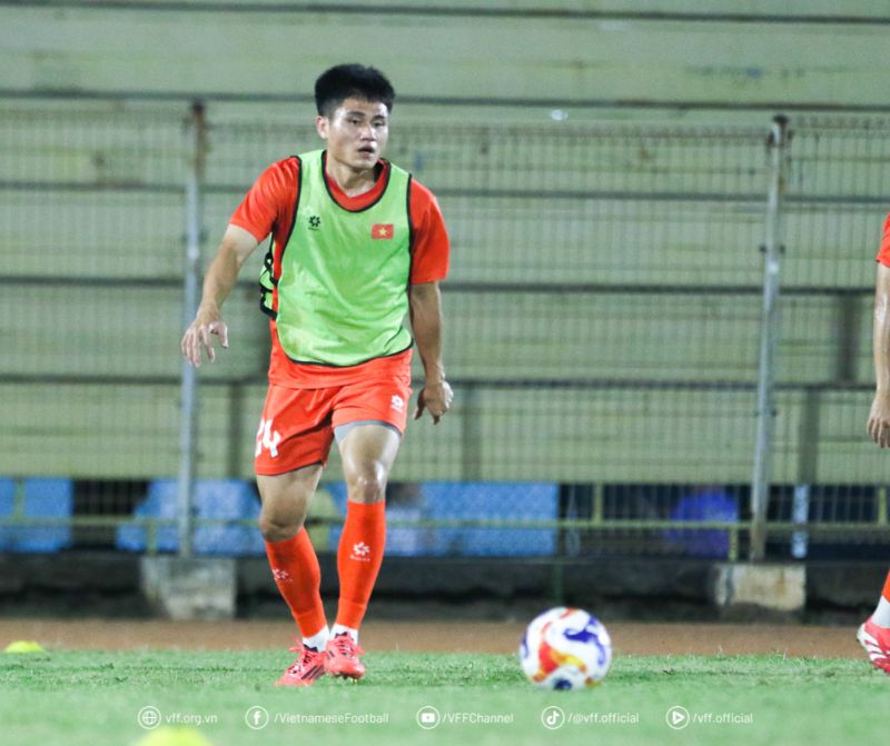 Tiền vệ Nguyễn Phi Hoàng của tuyển U23 Việt Nam. Ảnh: VFF