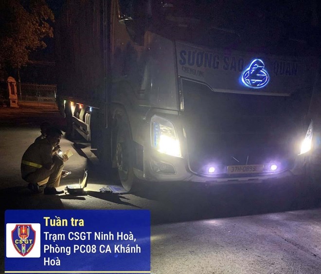Dân phản ánh, CSGT Khánh Hòa xử lý xe tải chở muối quá tải 130%