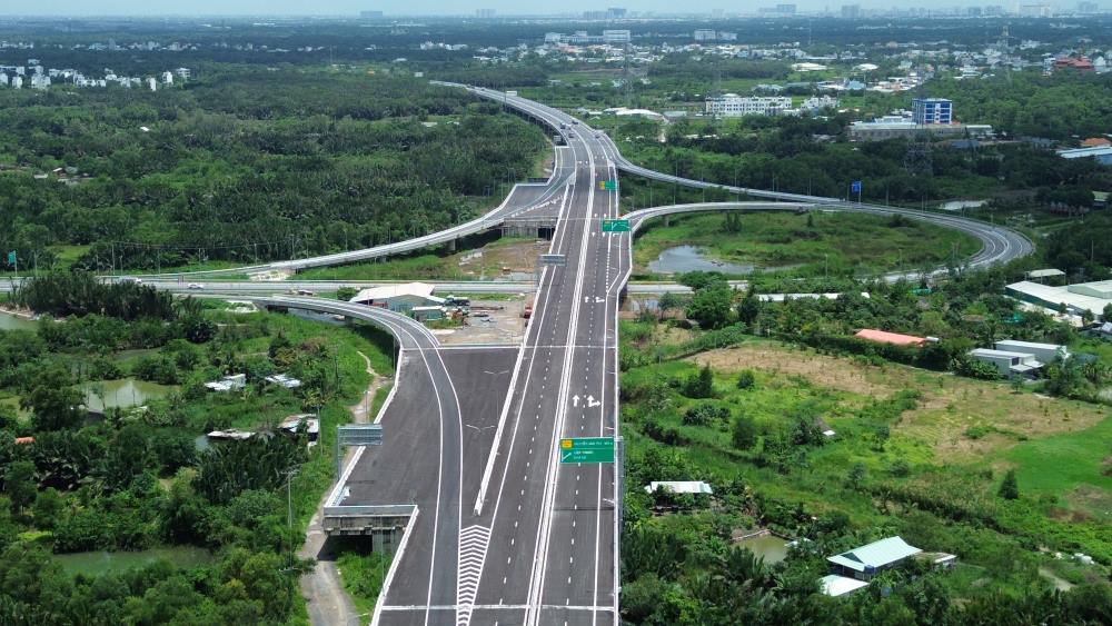 Đoạn tuyến Bến Lức – Long Thành đã hoàn thành chờ kết nối với cầu Bình Khánh.