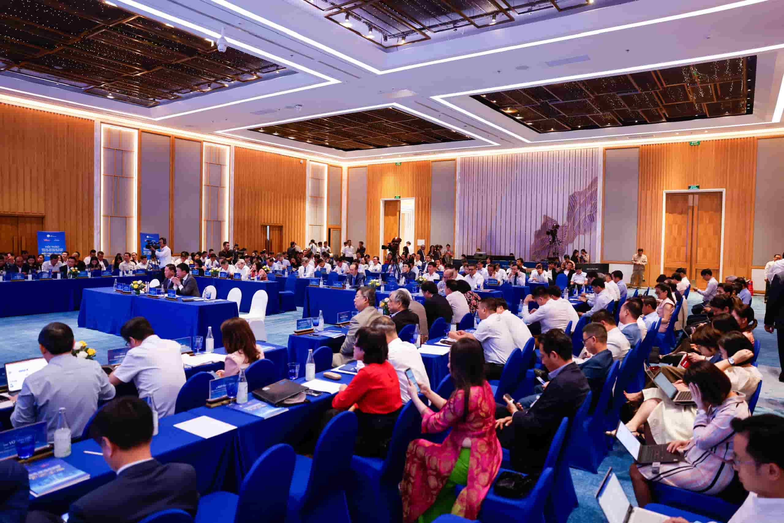 Toàn cảnh hội nghị. Ảnh: Hữu Long