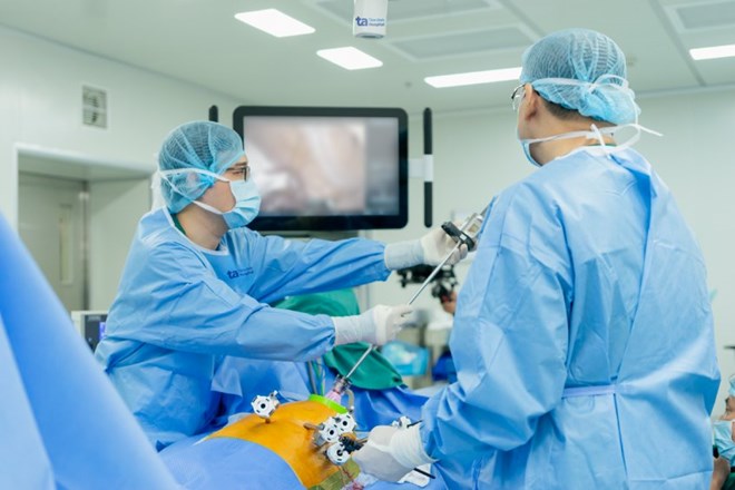 Phẫu thuật robot cho bệnh nhân mắc ung thư dạ dày
