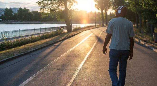 Thói quen phải làm buổi sáng giúp tăng cường vitamin D và serotonin cho cả ngày