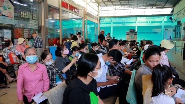 TPHCM họp khẩn các bệnh viện tìm giải pháp chống nạn cò khám chữa bệnh