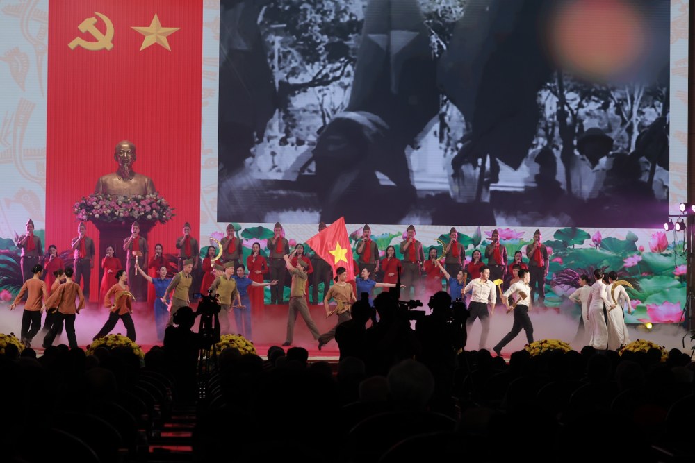 Chương trình nghệ thuật tại buổi gặp mặt. Ảnh: Hải Nguyễn