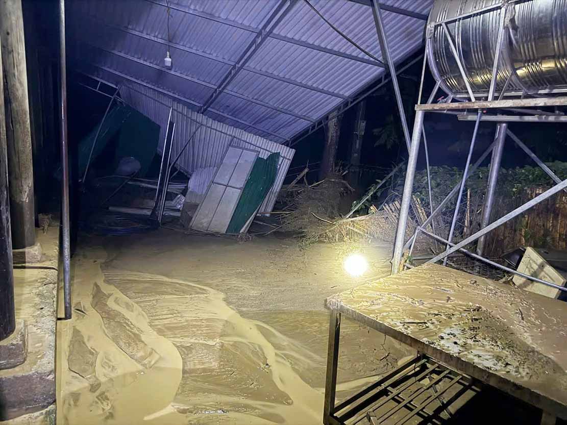 Nhà trường đang rất cần sự chung tay hỗ trợ từ cộng đồng để tổ chức lại các phòng bán trú cho học sinh. Ảnh: Văn Phương