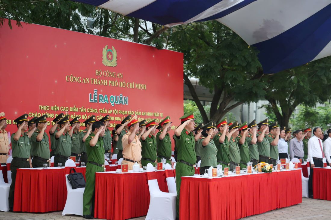 Các lực lượng, phương tiện tham dự lễ ra quân. Ảnh: Tỷ Huỳnh