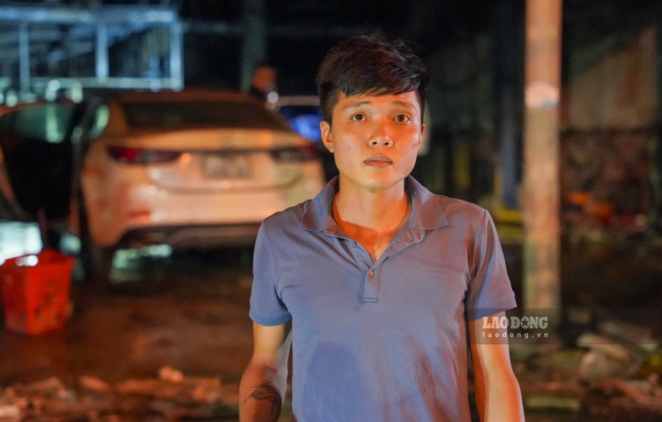 Anh Tống Nghĩa Nhật - Người đầu tiên phát hiện vụ cháy và kịp thời gọi điện cho cơ quan chức năng. Ảnh: Nguyễn Luân