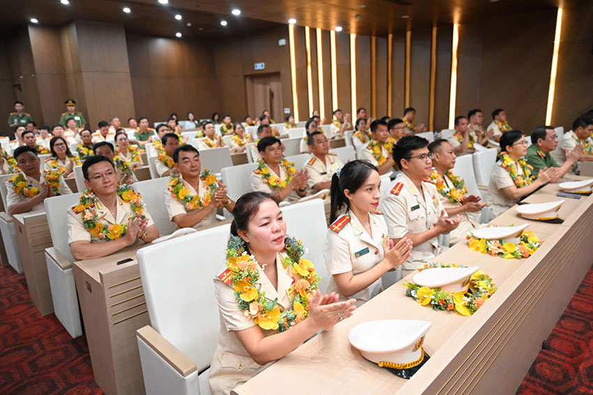 Các đại biểu điển hình tiên tiến ngành công an tại Đại hội. Ảnh: Việt Trung