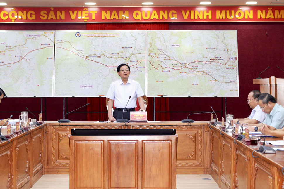 Bí thư Tỉnh ủy Gia Lai Hồ Quốc Dũng chỉ đạo tại phiên họp. Ảnh: Cổng thông tin Gia Lai