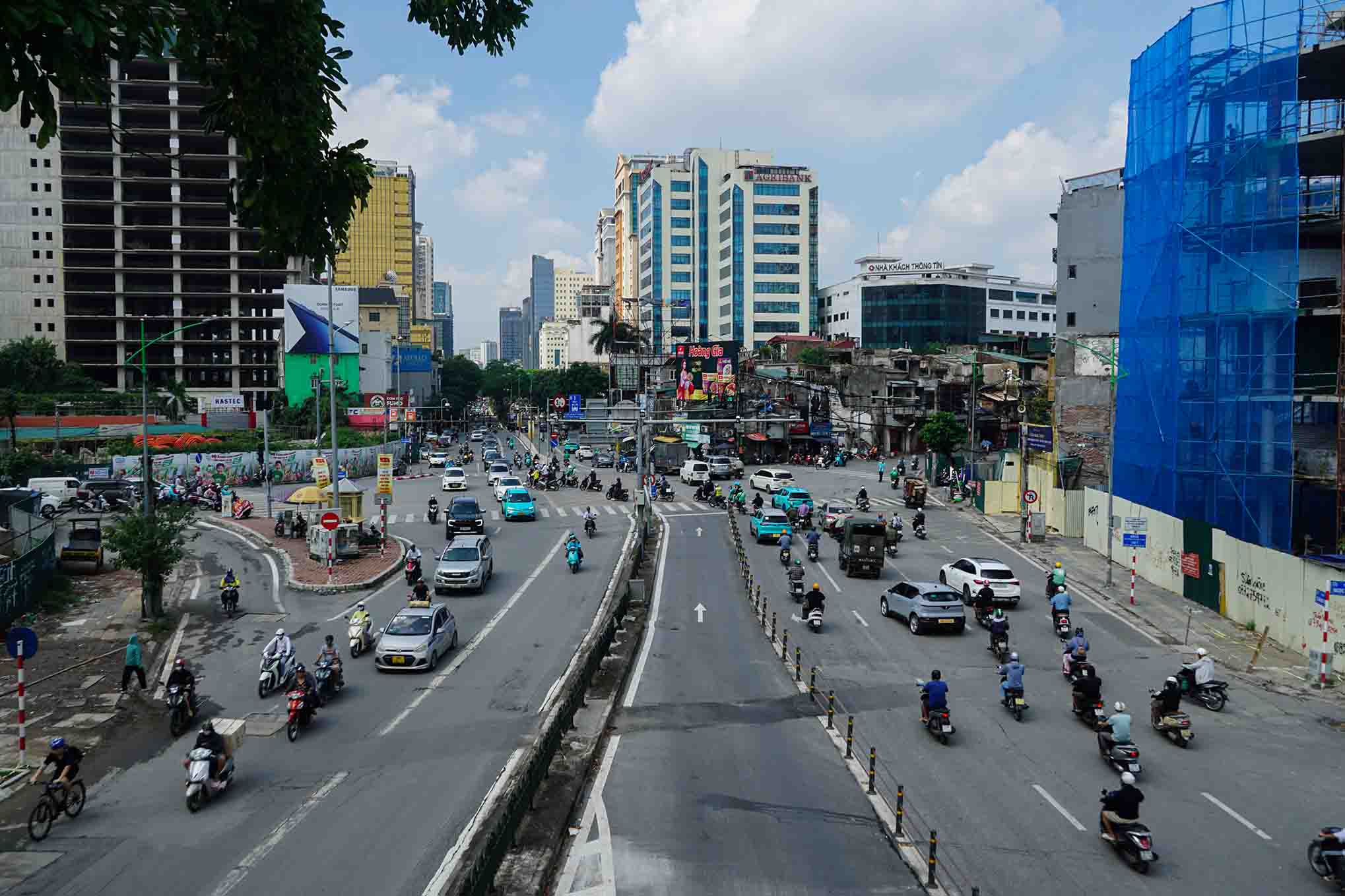 Vị trí xây dựng cầu vượt nút giao Láng Hạ - Đê La Thành. Ảnh: Hữu Vũ