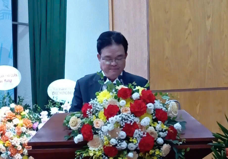 Phó Giáo sư, Tiến sĩ Phạm Lê Tuấn - Chủ tịch Hội Quân Dân Y Việt Nam phát biểu khai mạc Đại hội.