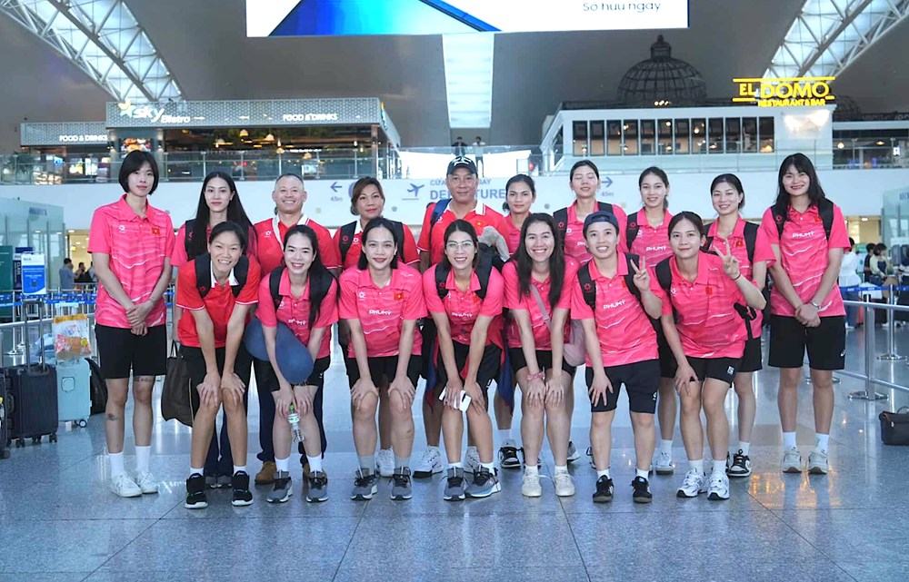 Tuyển bóng chuyền nữ Việt Nam lên đường sang Thái Lan dự giải vô địch thế giới - ảnh 1