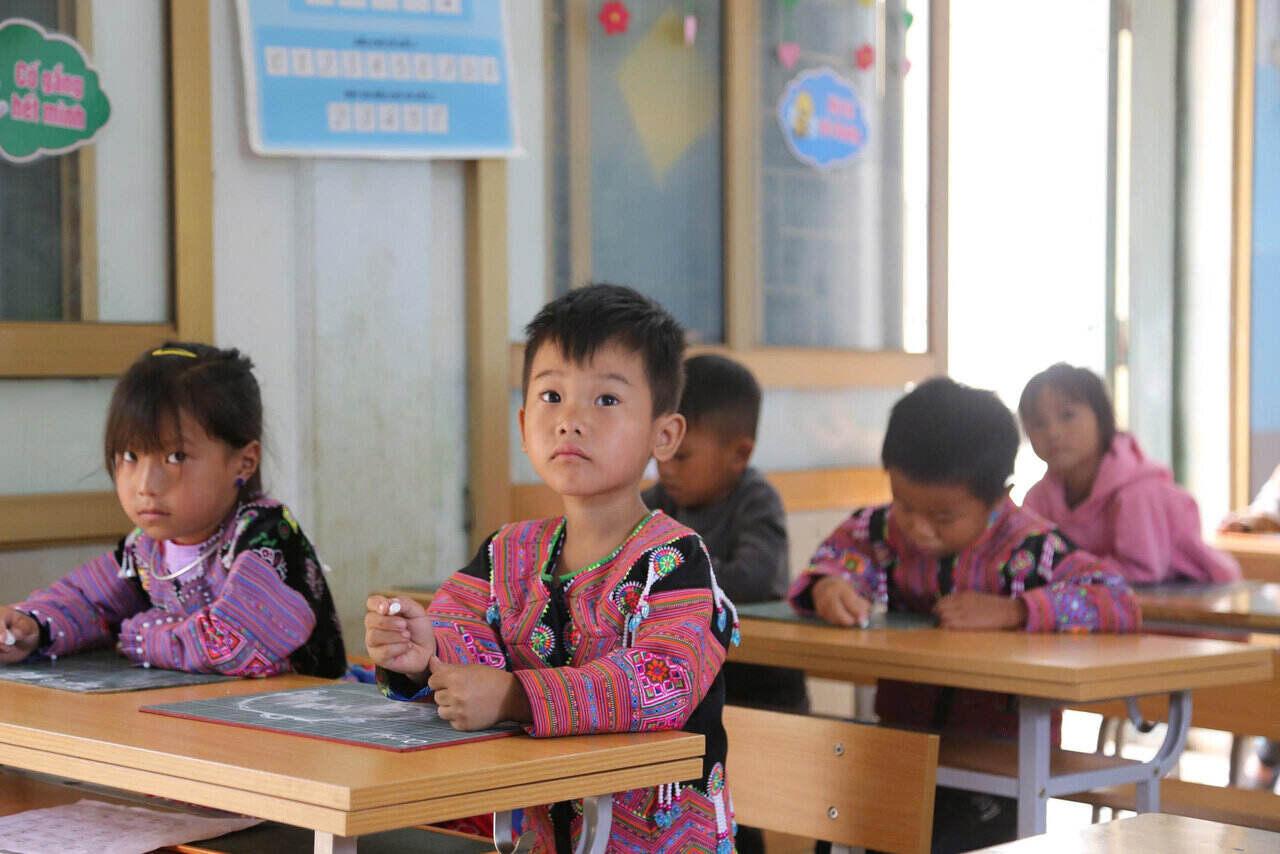 Lớp học dạy tiếng Việt cho các em học sinh dân tộc Mông chuẩn bị bước vào lớp 1, lớp 2 và lớp 3. Ảnh: Bình Khang