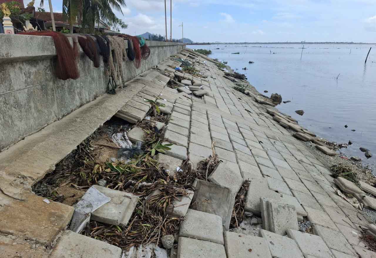 Chính quyền xã Mai Phụ đã đề nghị tỉnh Hà Tĩnh hỗ trợ 2 tỉ đồng để khắc phục khẩn cấp. Ảnh: Trần Tuấn.